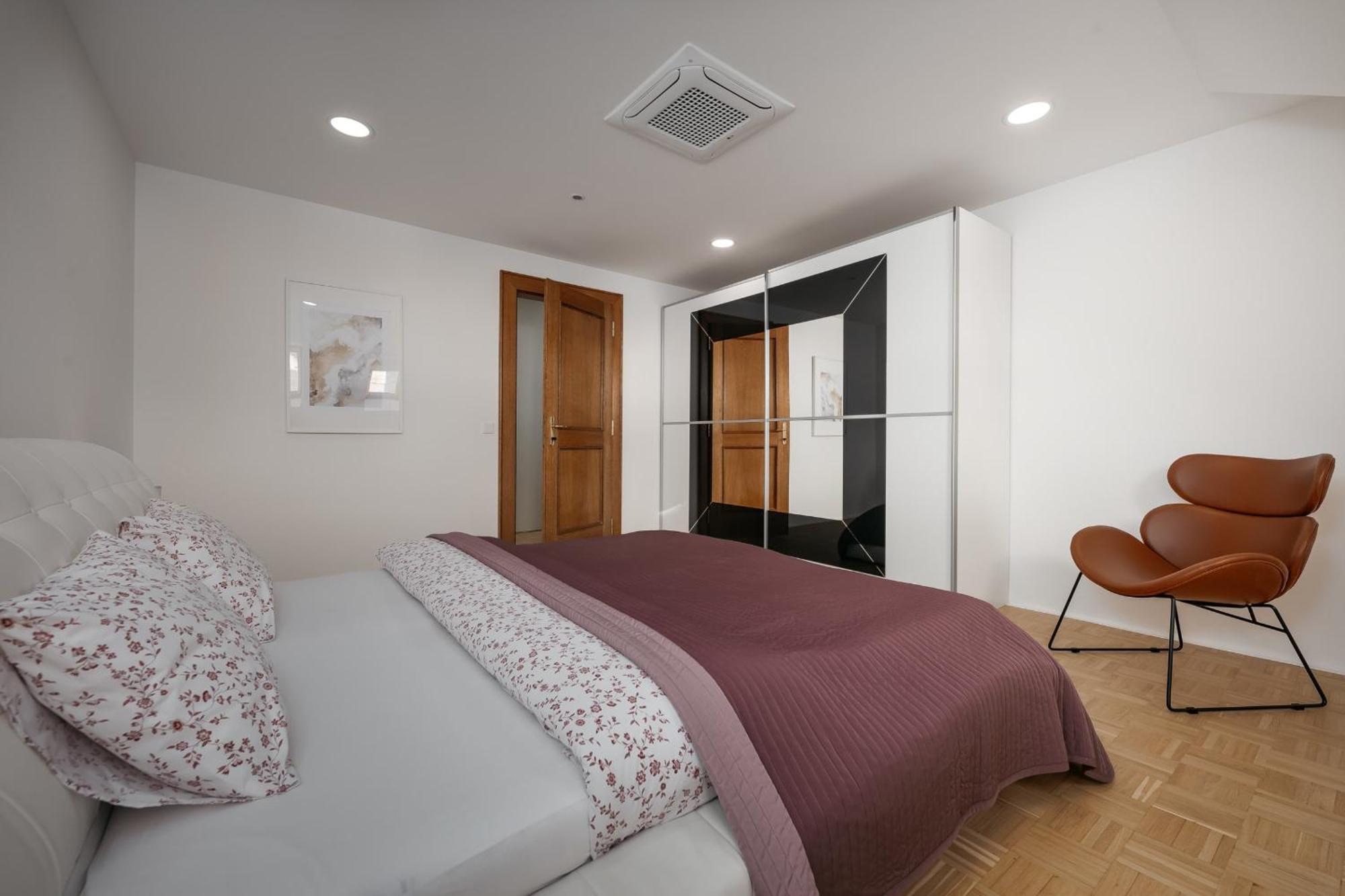 Dot 3 Bdr With Tyn Cathedral View & Ac Appartement Prague