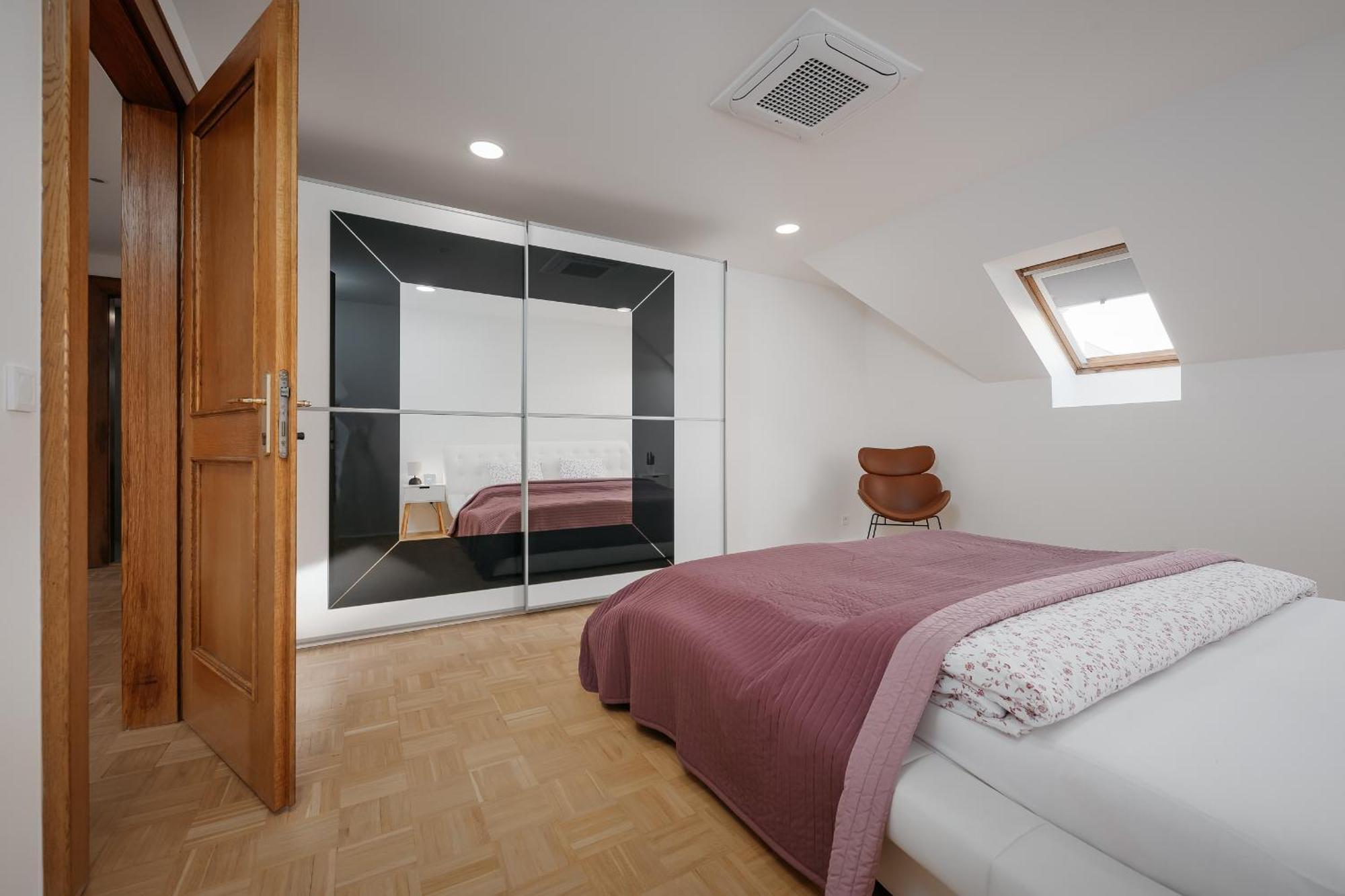 Dot 3 Bdr With Tyn Cathedral View & Ac Appartement *