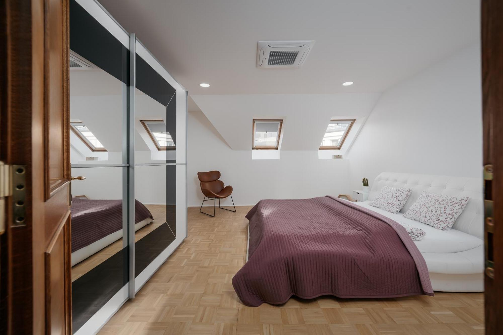 Appartement Dot 3 Bdr With Tyn Cathedral View & Ac